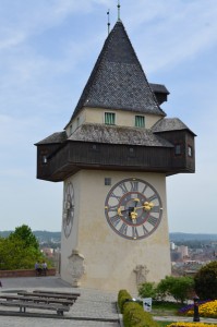 Der Grazer Uhrturm ist ein 28 Meter hoher Turm. Er steht auf dem Schloßberg und ist das Wahrzeichen von Graz.